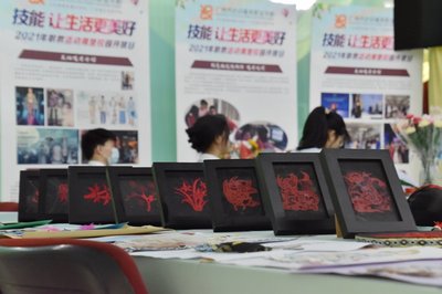 廣州紡校 一針一線藏雅韻，一染一畫(huà)雕匠心